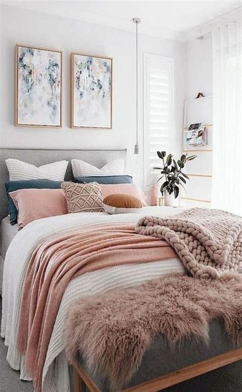 Check out our feminine bedroom selection for the very best in unique or custom, handmade pieces from our wall there are 24918 feminine bedroom for sale on etsy, and they cost $10.05 on average. 45 Awesome Minimalist Bedroom Design Ideas in 2020 | Chic ...