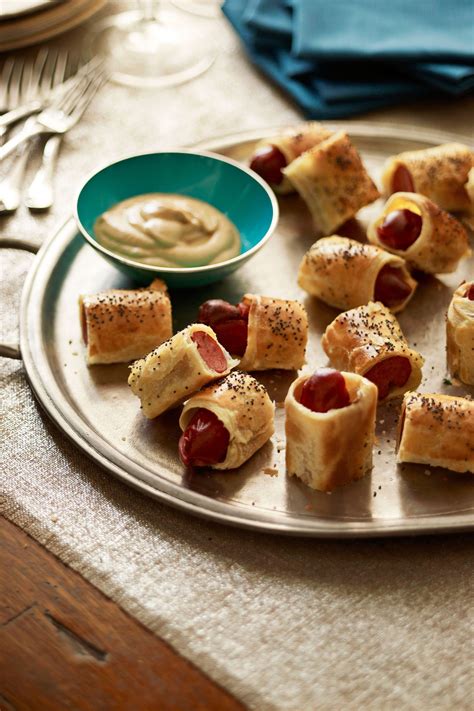 These easy christmas snacks made the nice list. Your Christmas Party Guests Will Devour These Delicious Holiday Appetizers | Best holiday ...