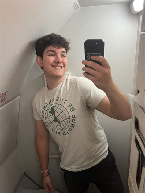 Logan On Twitter Obligatory Airplane Bathroom Pics