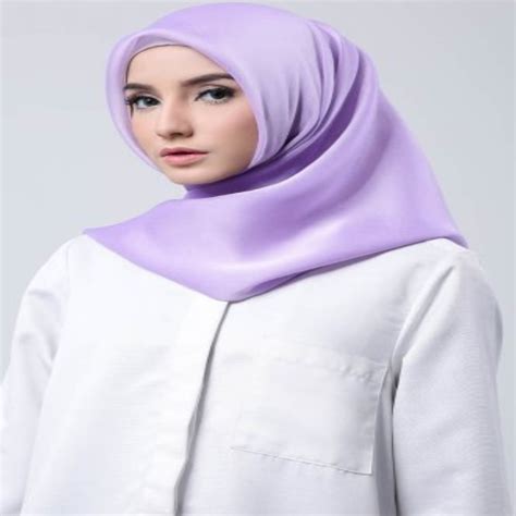 Hijab warna putih ini bisa kamu pakai di acara formal atau non formal. 20+ Trend Terbaru Jilbab Segi Empat Warna Ungu Muda - For ...