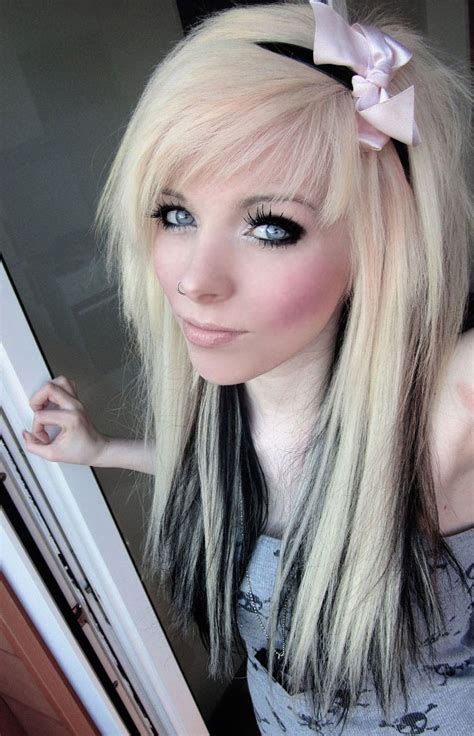 German Scene Queen Emo Girl Ira Vampira Black Blonde Blond Hair Coontails Sitemodel