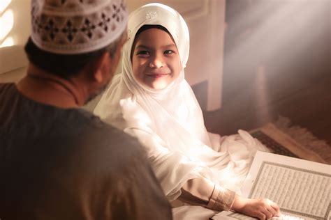 Cara mendidik anak perempuan tidak hanya terhad kepada apa yang kita ajarkan, tetapi juga apa yang kita cerminkan. Inilah 10 Tips Mendidik Anak Perempuan Secara Islami ...