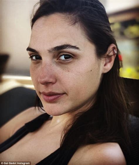 Wonder Womans Gal Gadot Goes Makeup Free On Instagram Daily Mail Online