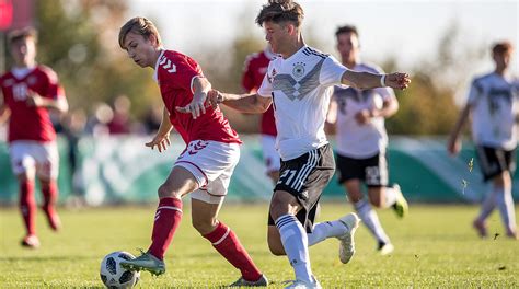 Stattdessen erlebten alle, im stadion und vor den bildschirmen, beim spiel zwischen dänemark und finnland bei. U 17 gewinnt zweites Dänemark-Spiel :: DFB - Deutscher ...