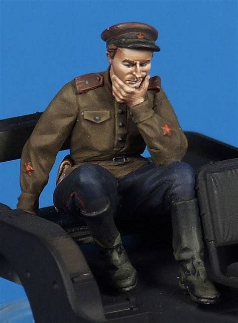Unpainted Kit 135 Soviet Crew Soldier Thinking War Figure Historical