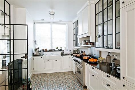 Have you done something similar at your home too? gorski-home-residence-kitchen-interior-design-with-white ...