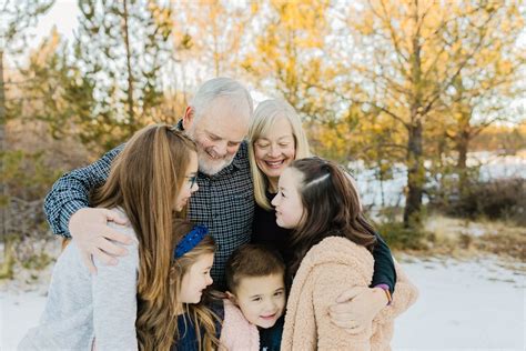 Extended Family Pictures in Sunriver, OR in 2021 | Extended family pictures, Extended family 