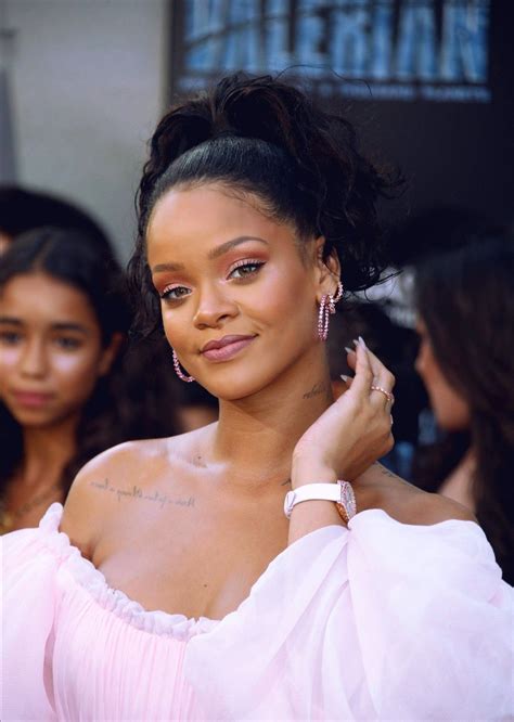 Pin Di Hana Mahamud Su Rihanna Rihanna Stile Di Ispirazione Belle Donne