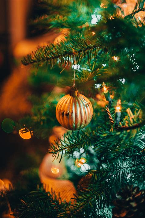 Gold Baubles On Green Christmas Tree Hd Phone Wallpaper Peakpx