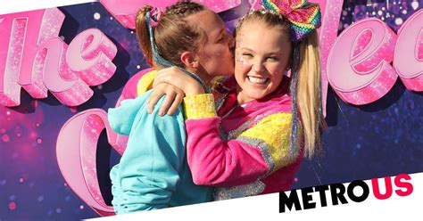 Jojo Siwa And Girlfriend Kylie Prew Kiss At J Team Screening Metro News
