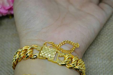 Emas palsu adalah emas dengan kadar yang sangat rendah, misal 10 karat atau kurang. Cincin Coco Design Cincin Emas Terkini