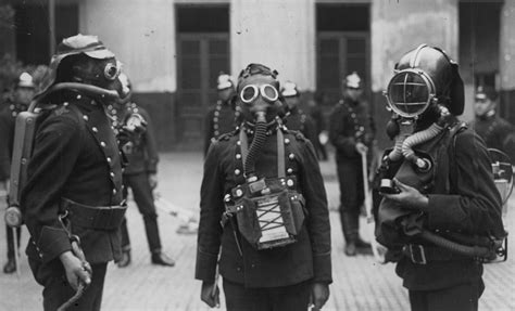 Manual de bomberos (buenos aires 1887); Buenos Aires - Bomberos con máscaras respiratorias | Fotos ...