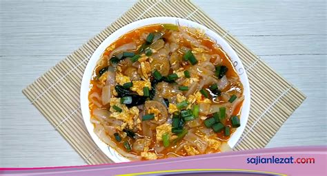 Resep keripik pangsit renyah gurih ekonomis modal 5rb resep membuat pangsit kuah indotopinfo com 24 03 2019 resep kulit pangsit 1 5 sendok terigu 2 air secukupnya 3 garam secukupnya 4 sagu secukupnya cara buat campurkan terigu garam dan air sedikit demi sedikit dan coba di aduk setelah. Cara Membuat Kwetiaw.campur.pangsit / Cara Masak Pangsit ...