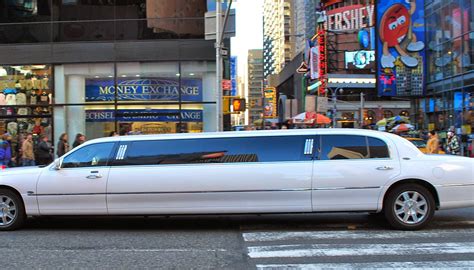 Private Limousine Transfer With Meet And Greet From Nyc Airports