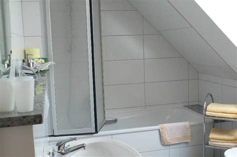 Duschkabine neben badewanne duschabtrennung glas passende maße für jede badsituation » jetzt günstig bestellen! Duschabtrennung badewanne dachschräge - Sanitär Verbindung