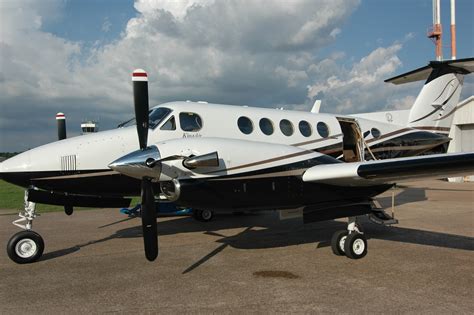 The model 200 and model 300 series were originally marketed as the super king air family; 1975 Beechcraft King Air 200 GTO - Royal Air Inc