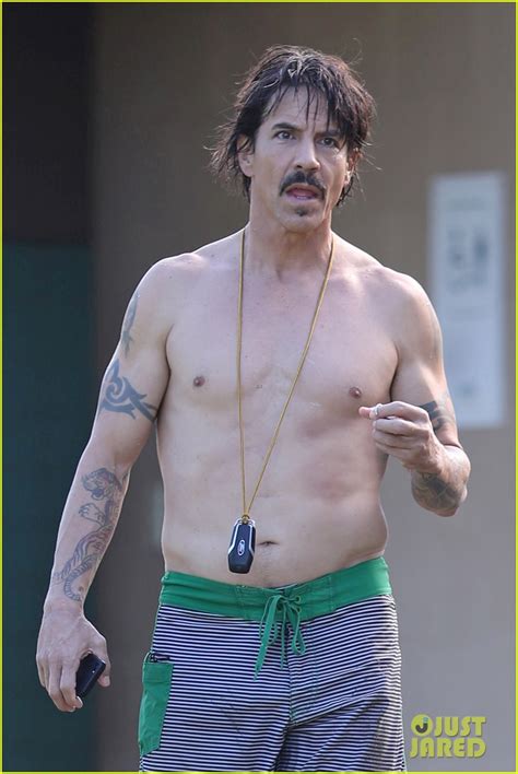 Red Hot Chili Peppers Anthony Kiedis Goes Shirtless In Hawaii Photo