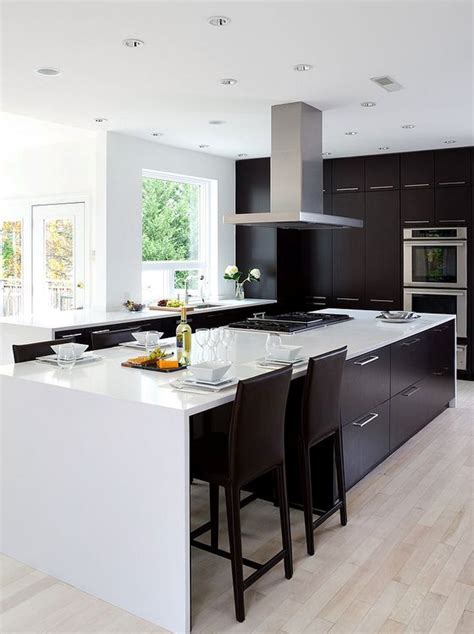 We have a huge selection of black and white backsplash materials and ideas which you can check out and utilize to and value and warmth to your kitchen. 34 Timelessly Elegant Black And White Kitchens - DigsDigs