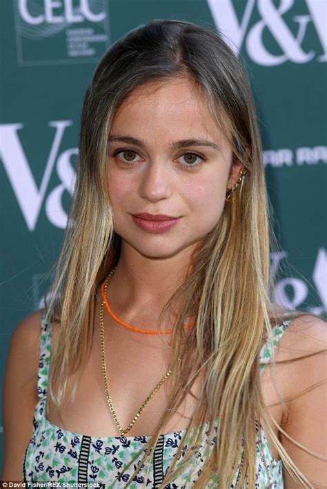 Lady Amelia Windsor Stuns At London S Vanda Museum Daily Mail Online