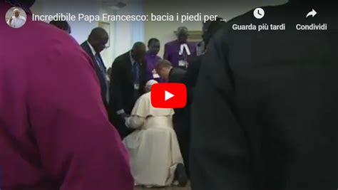 Incredibile Papa Francesco In Ginocchio Bacia I Piedi Per Mantenere La