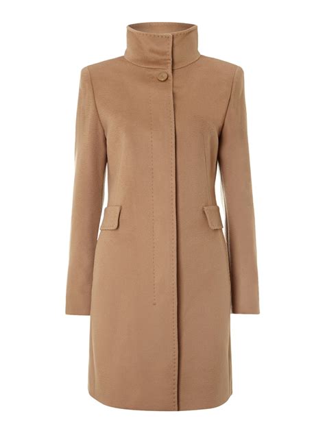 The most elegant camel coat we've seen in a minute. Pin by RICA on Trench Coat | Coat, Belted coat, Coat dress
