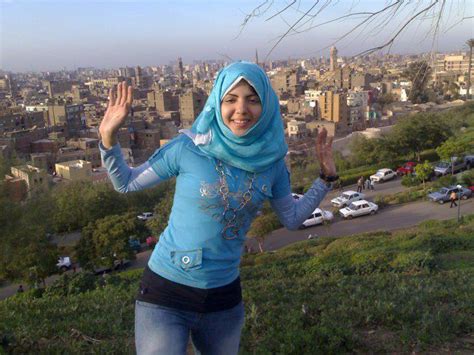 وبالنسبة للمرأة الحامل فتعد رؤيتها لأنجاب بنت فى المنام بشارة لها بأنها ستنجب ولد ذكر وذلك إذا كانت الرؤية فى شهور الحمل الأولى لها أما عن الرجل الذى يرى فى حلمه كأنه هو من يلد وينجب بنت فتلك الرؤية تنذره بالهم والدين ،ورؤية وفاة البنت يبشر بقضاء الدين ،وحفر. صور مصريات , المراه المصريه رمز التضحيه والصمود - حبيبي