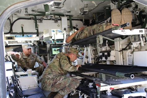 Warwheelsnet M1133 Medical Evacuation Vehicle Mev Stryker Photos