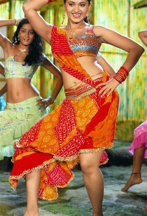 Anushka Shetty Sexy Navel Show Dance Scene Stills Actress Hot Photos Gambaran