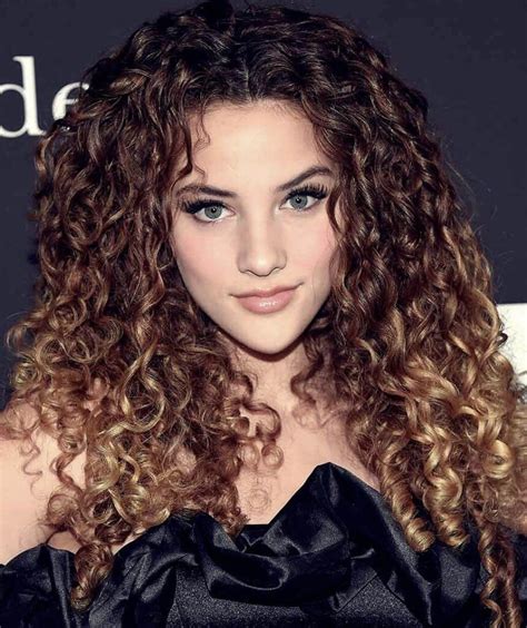 16 The Most Beautiful Curly Haircuts Of Recent Times