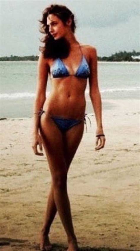 Gal Gadot Looks Super Hot In Bikini See Here Iwmbuzz N Ng Tr I Vui V Shop