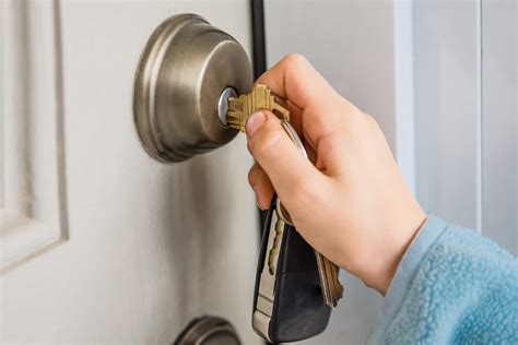 How To Unlock A Bedroom Door That Takes Key