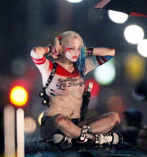 Suicide Squad Will Smith And Sexy Margot Robbie Cosy Up