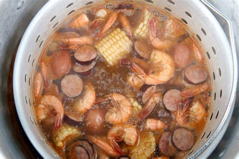 LOWCOUNTRY SHRIMP BOIL George Motz