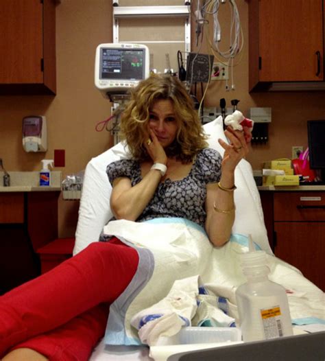 Kyra Sedgwick Hospitalized After Slicing Her Finger Kevin Bacon Posts Pictures Huffpost