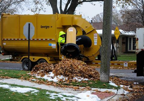 With snow gone, Jackson restarts leaf pickup unfinished from fall