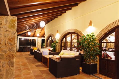 Inaugurado en julio de 1999, esta joya de la hosteleria ha pasado de ser una piedra en bruto a ser una pieza que brilla con luz propia y atrae a clientes no. Hotel Alahuar, hotel en Benimaurell - Viajes el Corte Inglés