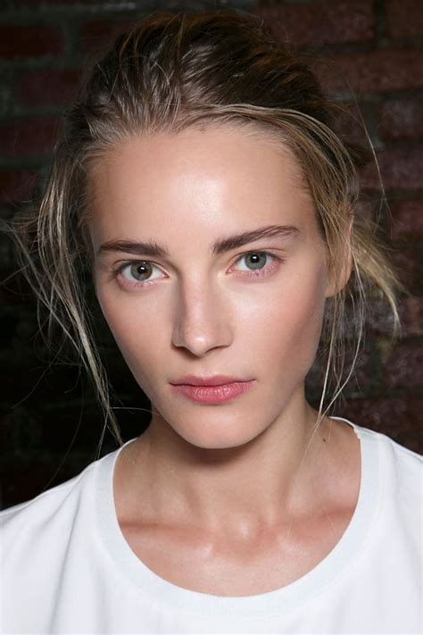 7 Tips On How To Pull Off A Natural Makeup Look Correctly