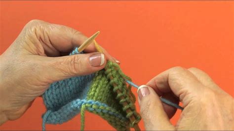 Knitting Help Changing Colors In The Middle Of A Row Youtube