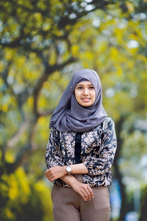 Select from premium hijab of the highest quality. Konsep Foto Model Hijab Sederhana di Alam - Dzargon