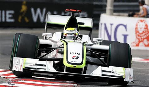 Max verstappen kommt gut weg und geht als führender in die erste kurve. Martini Model mischt Formel 1 - Rennen in Monaco auf - Magazin