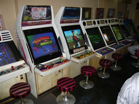 JAPAN, ARCADES & GAMING: Osaka Arcade Game Centres
