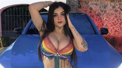 Karely Ruiz Logra Corona Del CuernaPride Y Celebra El Amor Con Bikini Multicolor FOTOS El