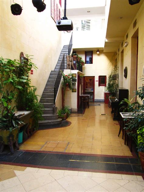 Hostel carlos gardel is 0.6 miles from lezama park, and 2.5 miles from retiro bus terminal. Visitando GRATIS el Museo Casa Carlos Gardel - Ciudades y ...