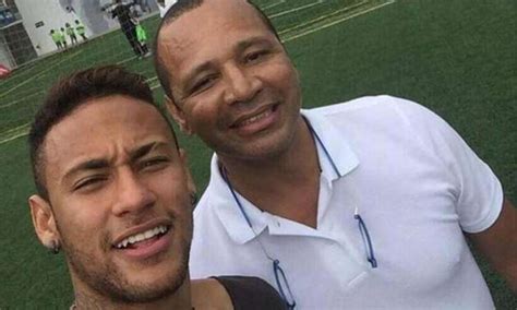 Neymar expõe relação o pai e empresário Difícil separar as coisas