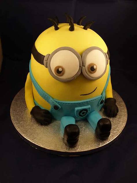 Frost a sheet cake with your favorite vanilla buttercream. Despicable Cakes: 15 Tempting Minion Cake Designs