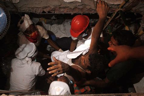 Bangladesh Building Collapse Death Toll Nears 350