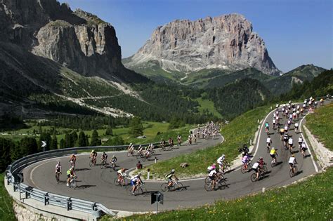 Cycle The Maratona Dles Dolomites One Of Europes Biggest Granfondo