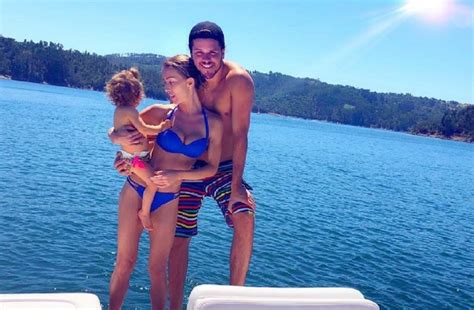 Check spelling or type a new query. Que amor! Filha de Mickael Carreira e Laura Figueiredo faz ...