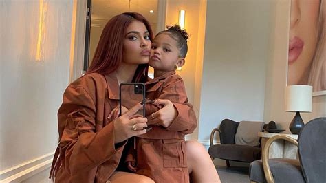 Since then, she's returned to social media to share adorable pictures and videos of her. Stilsicher: Kylie Jenner und Stormi im schicken ...