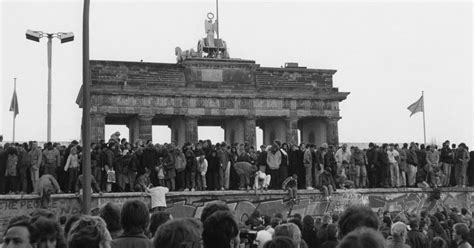 Why The Berlin Wall Finally Came Down 29 Years Ago The Heritage